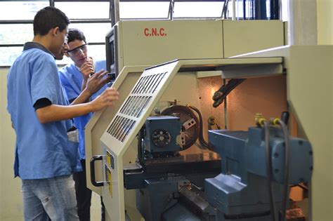 operador de torno e centro de usinagem cnc|Operador de Centro de Usinagem CNC .